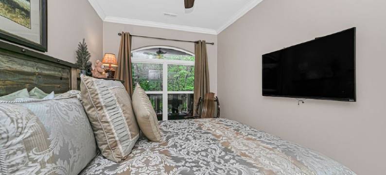 伦恩俯瞰托克萨韦瀑布的美丽、令人惊叹公寓大厦(Beautiful, Breathtaking Wren Condo overlooking Toxaway Falls)图片