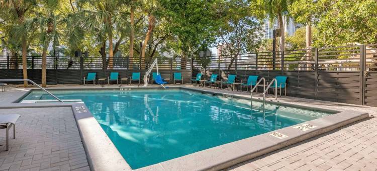 布里克尔市中心 - 迈阿密港舒适套房酒店(Comfort Inn & Suites Downtown Brickell-Port of Miami)图片