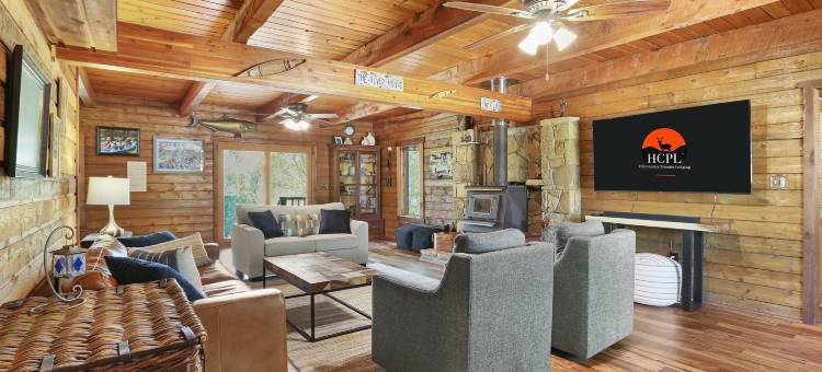 Rustic Luxury and Game Room - Enchanting River Haven图片