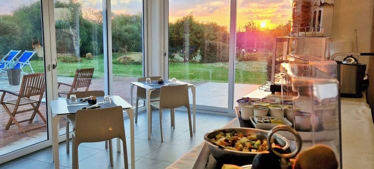 靠近斯廷蒂诺的带游泳池酒店(Hotel with swimming pool near Stintino)图片