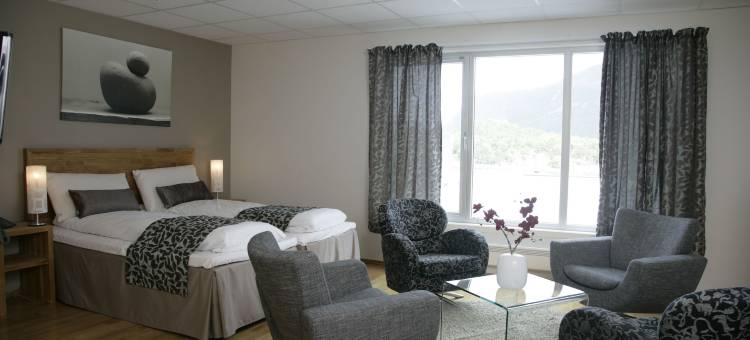 巴特瓦峡湾酒店(Brattvåg Fjordhotell)图片