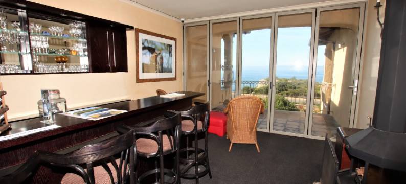 悬崖上的招待所(On the Cliff Guest House)图片