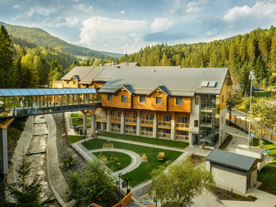 黑色溪流SPA度假会议酒店