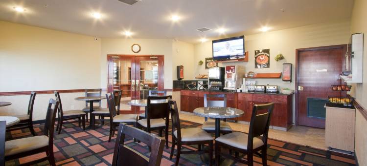 德雷顿谷福克斯伍德套房酒店(Foxwood Inn & Suites Drayton Valley)图片