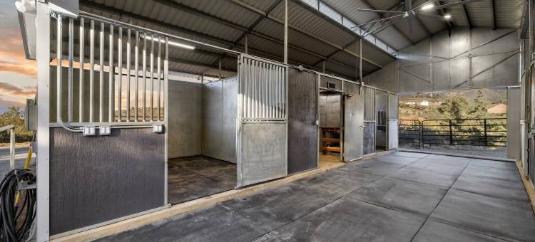 新豪华普雷斯科特猞猁B B 4k平方英尺，可住22人(New Luxury Prescott Lynx B B 4k ft2 Sleeps 22)图片