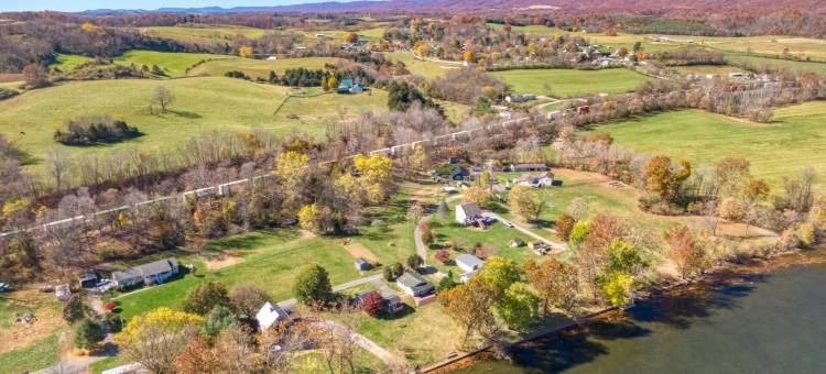 新河三卧室 - 钓鱼、皮划艇、热水浴缸、VT游戏周末(New River 3Br - Fishing, Hot Tub and VT Game Weekends)图片