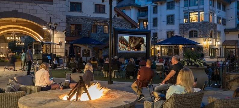 Riverside Dream! Quiet Spot w Deck, 5 Min Walk to Gondola & Main St, Condo图片