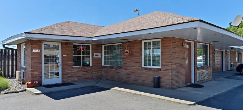 豪华套房酒店(Majestic Inn & Suites)图片