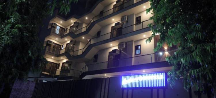 Radiant Blu Hotels Sector 70图片