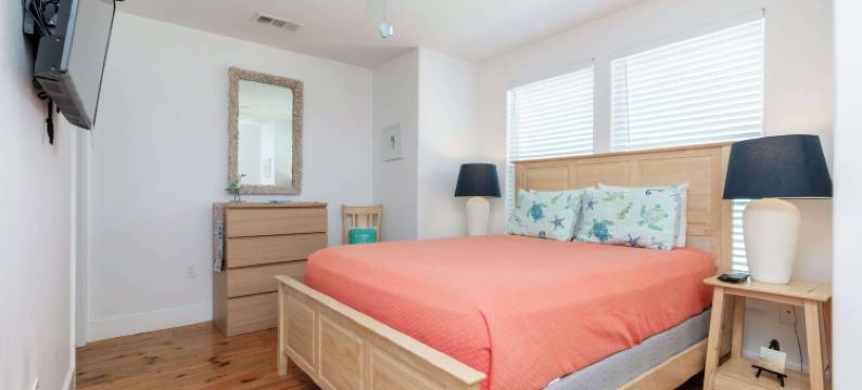 度假村泳池和宠物友好可住9人(Resort Pool & Pet Friendly Sleeps 9)图片
