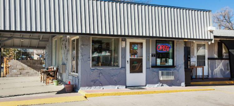 罗德威套房旅馆(Rodeway Inn & Suites Raton)图片