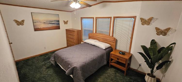 3-bedroom home, near SPI and SpaceX with Wi-Fi, full kitchen, washer/dryer图片
