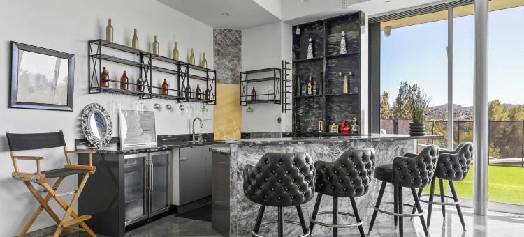 Luxe la Escape w/ Pool, Views & Game Room Alta Vista Estate by Avantstay图片