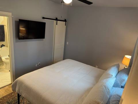 Spring Break GetAway. Beautiful 2 Level, 4 Kbd, 3.5 Bath with Lake Eufaula View