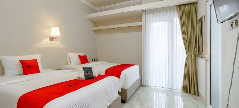 红多兹酒店-近塔曼马卡帕拉瓦恩希库特拉(RedDoorz Near Taman Makam Pahlawan Cikutra)图片