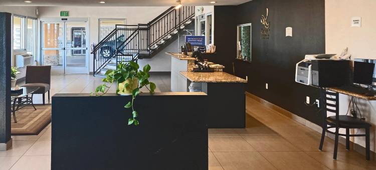 贝克斯菲尔德市区附近凯艺套房酒店(Quality Inn & Suites Near Downtown Bakersfield)图片