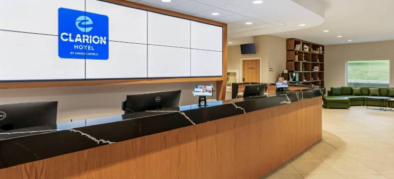 克拉丽奥湖畔会议中心酒店(Clarion Lakeside Inn & Conference Centre)图片