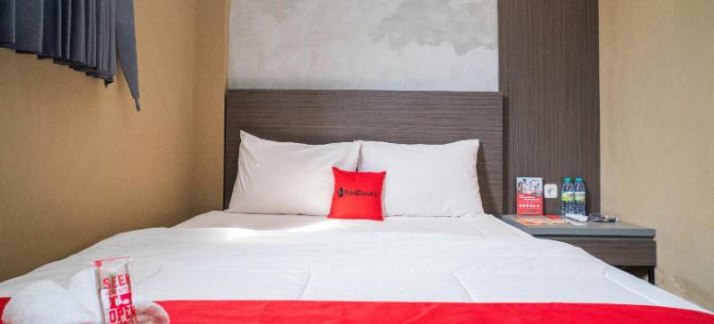 红多兹酒店-近维萨塔帕里本多拉旺(RedDoorz Near Wisata Paribendo Lawang)图片