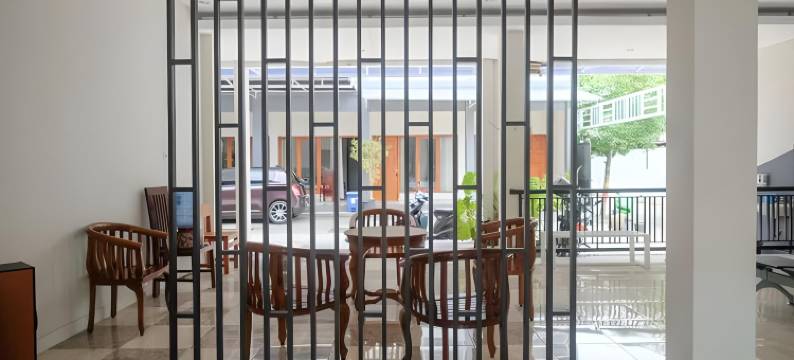 红多兹酒店-近布洛拉克里多索诺体育场(Reddoorz Near Stadion Kridosono Blora)图片