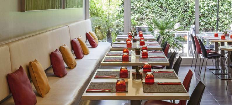 宜必思巴塞罗那科尔内亚酒店(Ibis Barcelona Cornella)图片