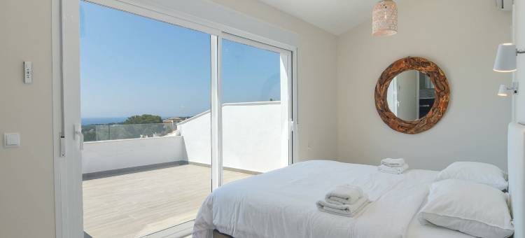 Coastal Villa with Pool图片
