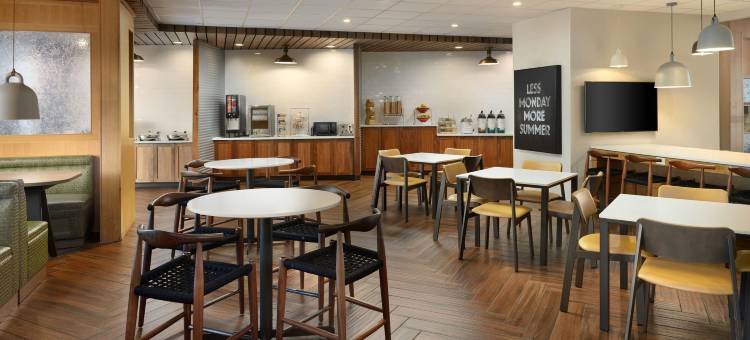 洛克斯特格罗夫I-75南万枫酒店及套房(Fairfield Inn & Suites Locust Grove I-75 South)图片