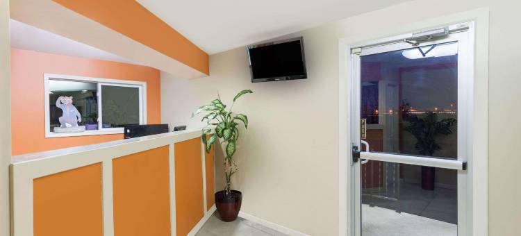 西摩Travelodge by Wyndham(Travelodge by Wyndham Seymour)图片