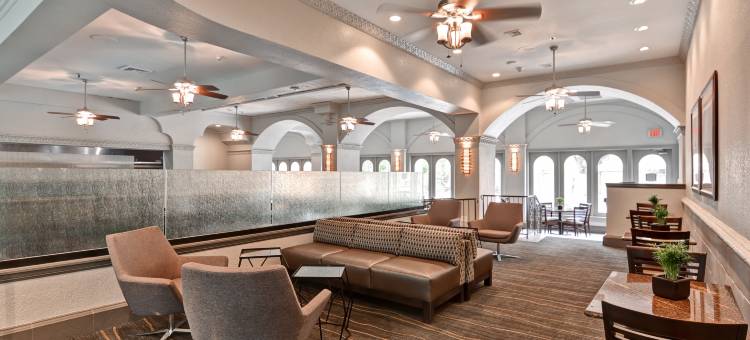 迈阿密国际机场希尔顿旗下大使套房酒店(Embassy Suites by Hilton Miami International Airport)图片