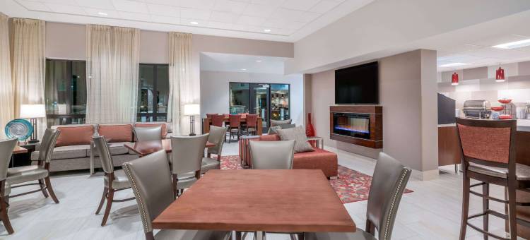 明尼阿波利斯黄金谷华美达酒店(Ramada by Wyndham Minneapolis Golden Valley)图片