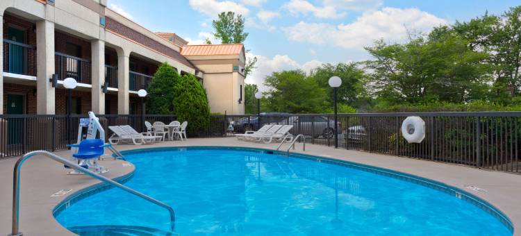 亨特斯维尔-夏洛特地区温德姆速8酒店(Super 8 by Wyndham Huntersville/Charlotte Area)图片