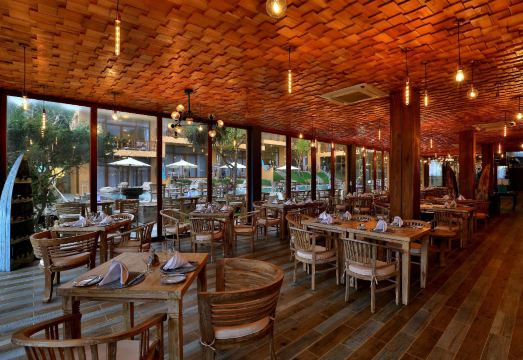 Thaproban Pavilion Waves Hotel Overview