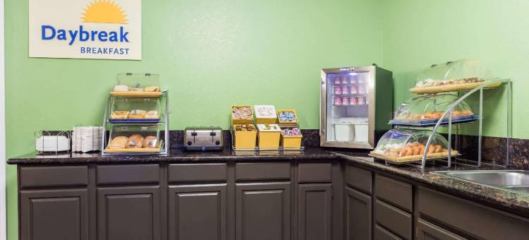 考考纳温德姆戴斯套房酒店(Days Inn & Suites by Wyndham Kaukauna WI)图片