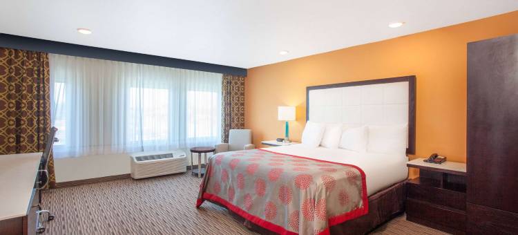 卡尔弗城华美达酒店(Ramada by Wyndham Culver City)图片