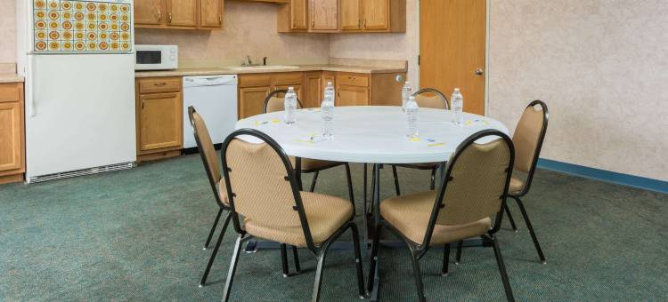 欧塞奇比奇奥扎克湖温德姆戴斯酒店(Days Inn by Wyndham Osage Beach Lake of the Ozarks)图片