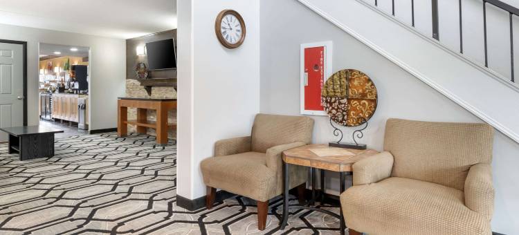 梅奥诊所区品质套房酒店(Quality Inn & Suites Mayo Clinic Area)图片