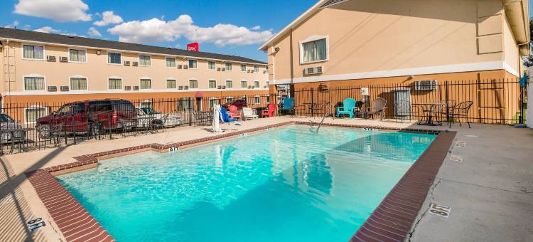 登顿红顶套房酒店(Red Roof Inn & Suites Denton)图片