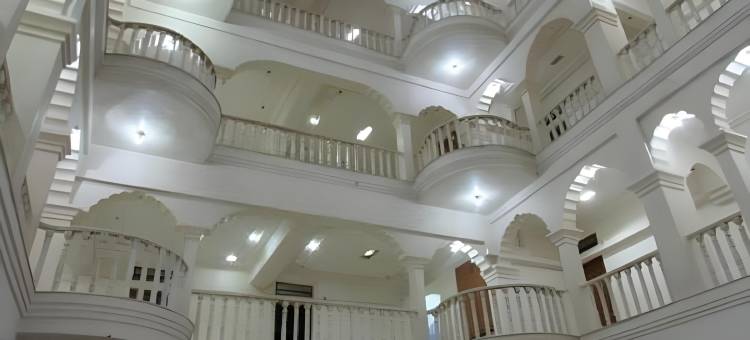 依伦斯山巴古铁塔国际酒店(Iroomz Shanbhag Towers International)图片