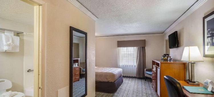 堪萨斯城品质酒店及套房 - 独立城I-70公路东(Quality Inn & Suites Kansas City - Independence I-70 East)图片