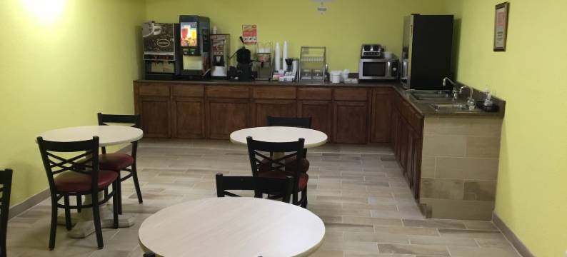 阿纳莫萨IA速8酒店(Super 8 by Wyndham Anamosa IA)图片