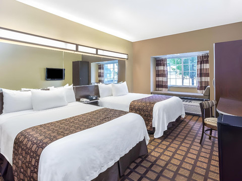 卡拉马祖麦克罗特套房酒店