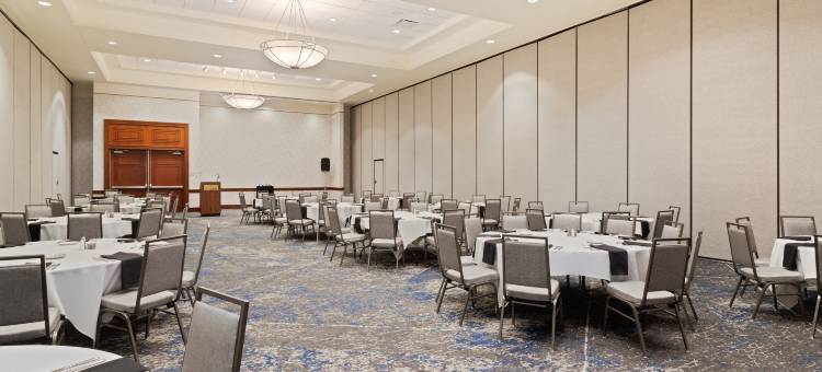 希尔顿坦帕布希花园附近美国佛罗里达大学大使套房酒店(Embassy Suites by Hilton Tampa USF Near Busch Gardens)图片