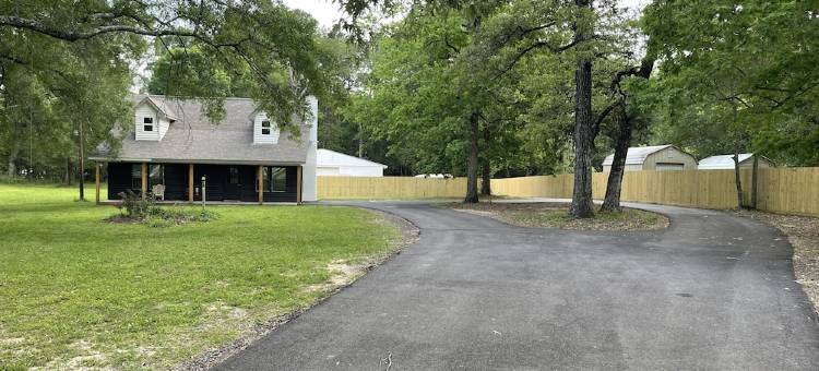 Welcome to this just remodeled country house plenty space for Rv’s boat and dogs图片