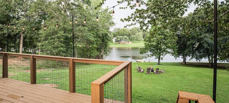Ruth's Cottage at Addis Acres/Newly Renovated/Firepit/Private Pond/2BR/2BA/Deck图片