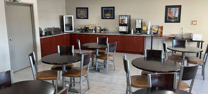 近堪萨斯赛道温德姆戴斯酒店(Days Inn by Wyndham Near Kansas Speedway)图片