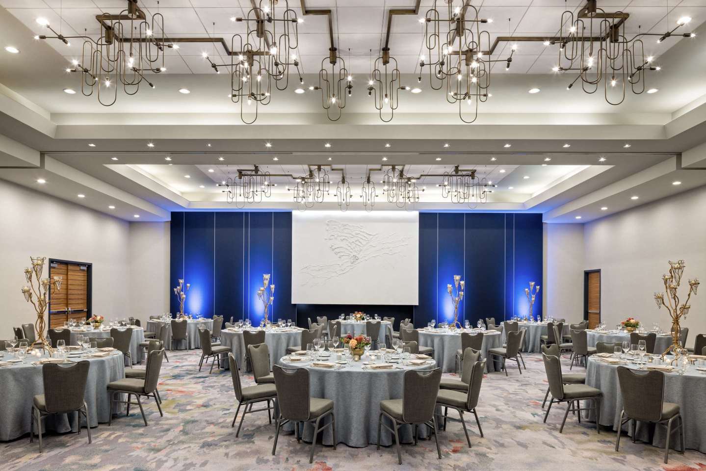 The Lofton Hotel Minneapolis, Tapestry Collection by Hilton Over view