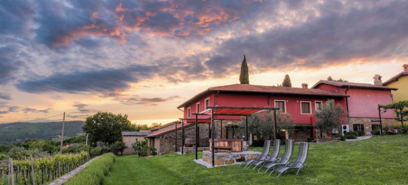 RED FAIRYTALE旅游农场(TouristFarm - Apartments "RED FAIRYTALE")图片