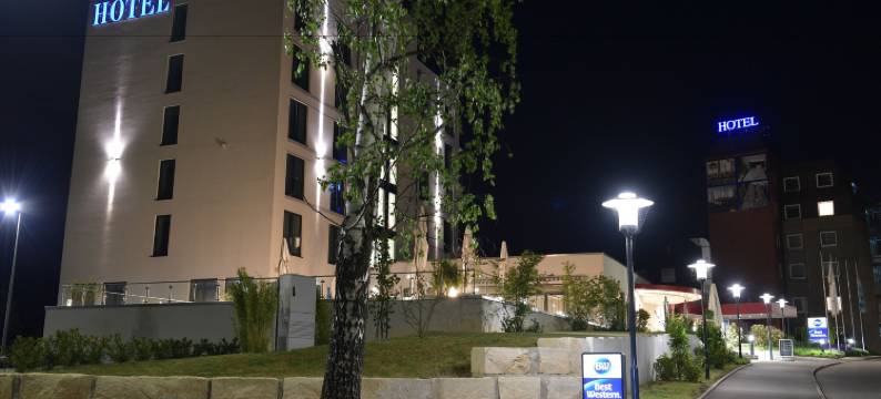 普福尔茨海姆尼菲尔恩女王贝斯特韦斯特酒店(Best Western Queens Hotel Pforzheim-Niefern)图片