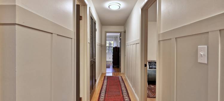 Cozy Fireplace and Lush Garden Oasis - Funky Eclectic Retreat图片