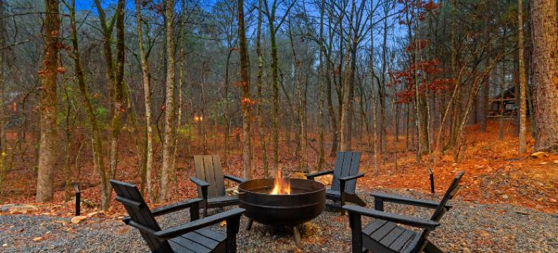 Charming Loft with Fire Pit and Basketball Court - Cozy Retreat图片