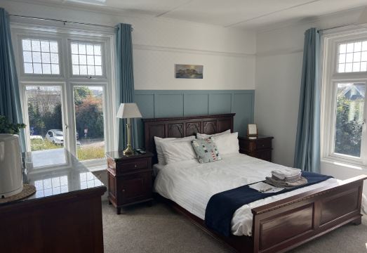 Gwyndra House B&B Hotel Overview